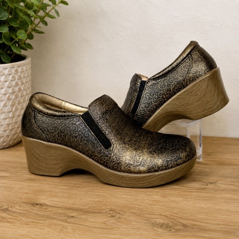 Alegria Eryn Bronze Tooled Leather Heeled Clogs Womens 37 US 7 Comfort